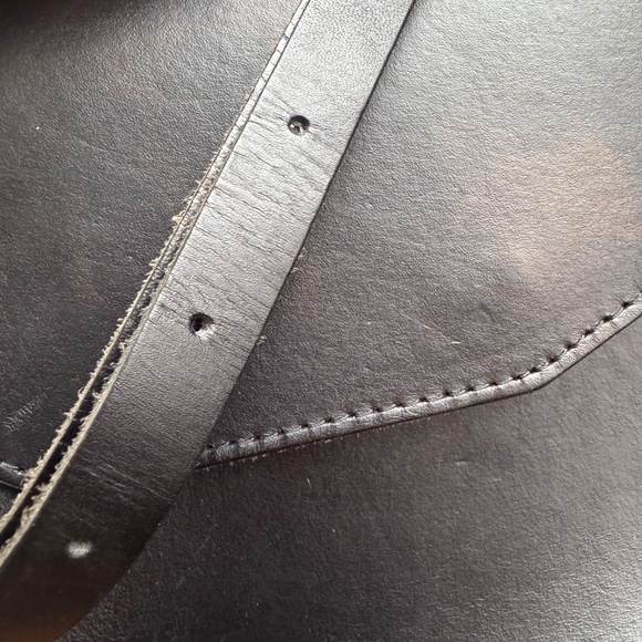 Portland Leather Hawthorne Crossbody Bag - Picture 5 of 8